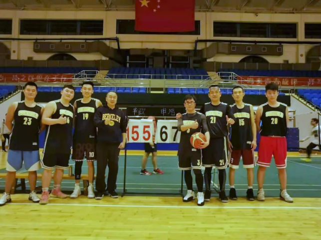 以球会友 | 申浩篮球队VS华东政法大学校篮球队首场友谊赛圆满进行