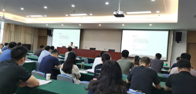 Lawyer Guoguang Li of Sunhold Nanjing office was invited by Jiangsu Provincial Department of Transportation to give a special training on code of administrative licensing actions| Sunhold News